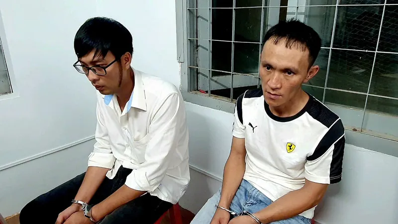 Bắt tài xế taxi mua ma túy dùm cho khách