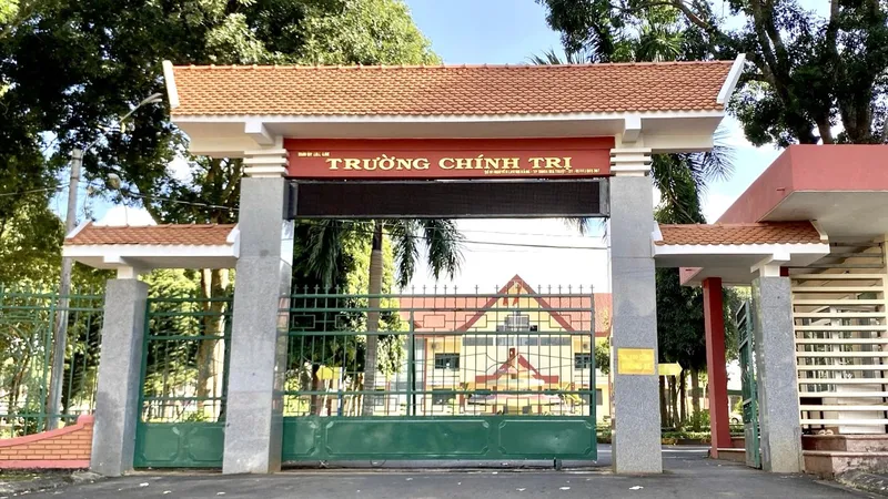 Kỷ luật cảnh cáo Kế toán trưởng Trường Chính trị Đắk Lắk