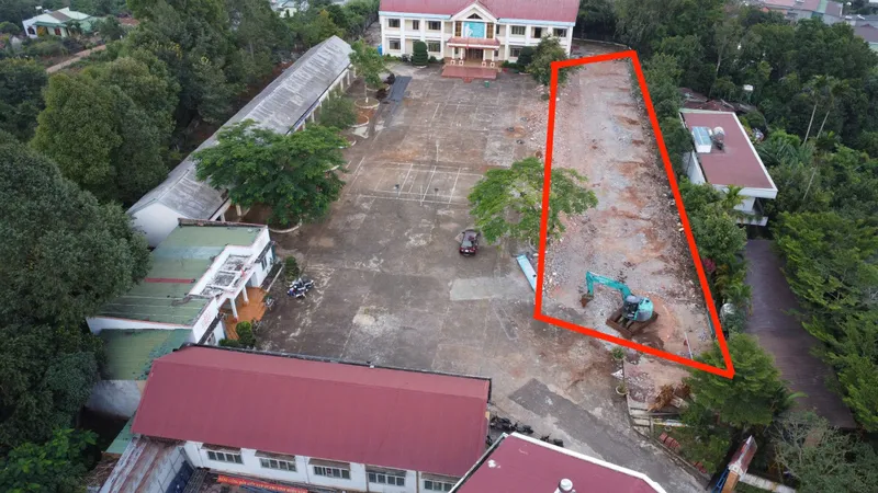 Chưa trúng thầu, doanh nghiệp đã phá dỡ 10 phòng học của trường