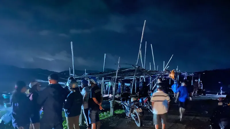Đắk Lắk: 2 thiếu niên xuống tắm biển bị sóng cuốn trôi