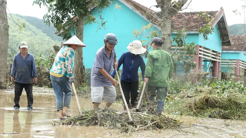 Đắk Lắk: Chung tay khắc phục sau bão, sớm đưa học sinh trở lại trường