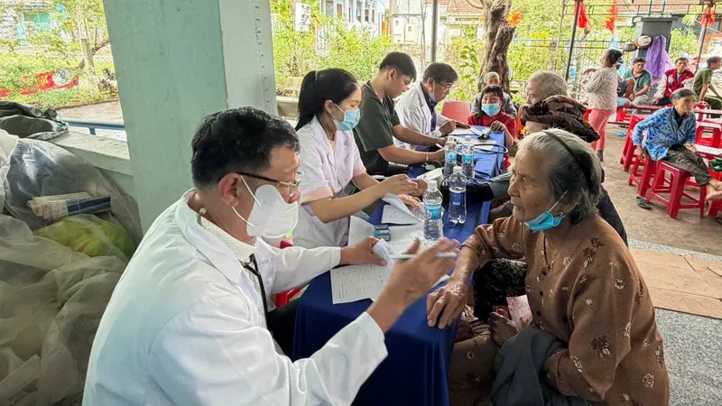 Đắk Lắk: Khám chữa bệnh miễn phí cho hàng ngàn hộ dân vùng "rốn lũ"