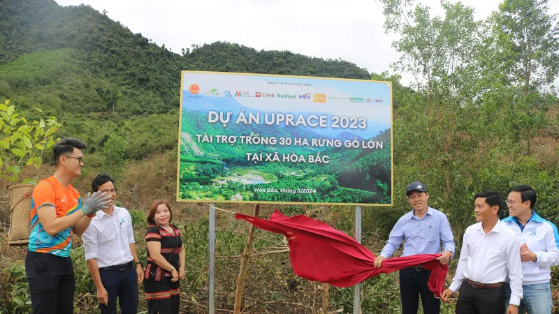 Hơn 100 người tham gia trồng rừng gỗ lớn tại xã Hòa Bắc (Hòa Vang, Đà Nẵng)