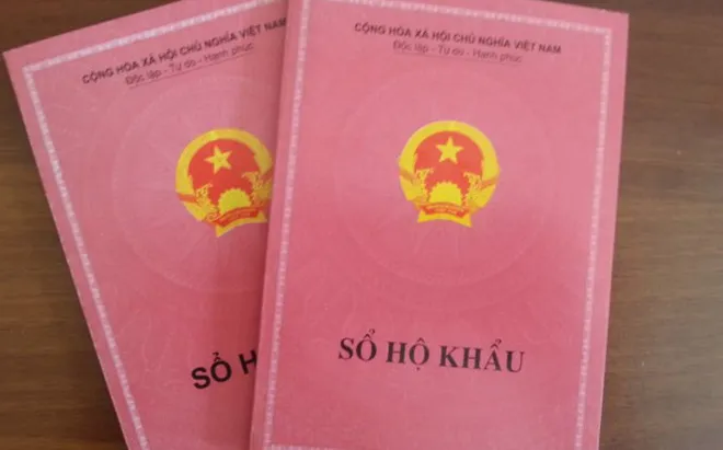 Cấp sổ hộ khẩu không đúng năm sinh, trưởng công an xã bị khởi tố