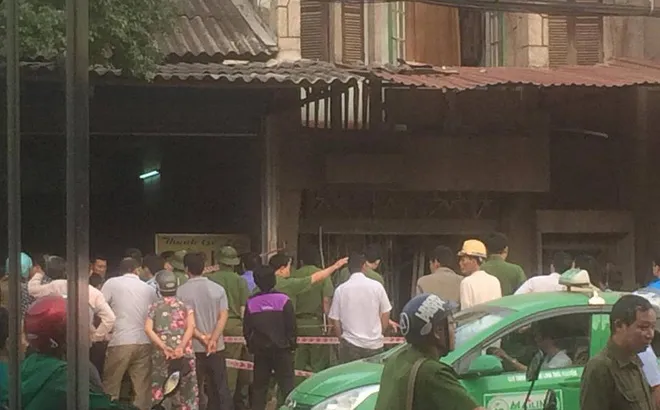 Ôm vợ cũ rồi cho nổ mìn tự chế