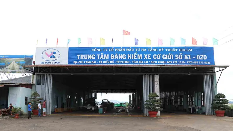 Đình chỉ 1 dây chuyền kiểm định xe cơ giới và 3 đăng kiểm viên có sai phạm 