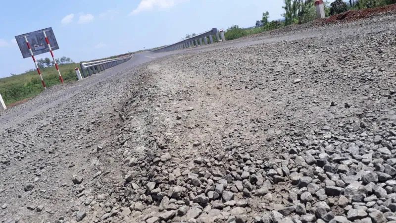 UBND tỉnh Gia Lai chỉ đạo kiểm tra con đường gần trăm tỷ “nát bét“