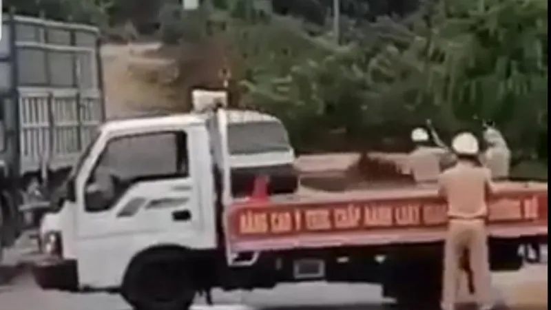Gia Lai: Bắt đối tượng tông vào xe cảnh sát giao thông 
