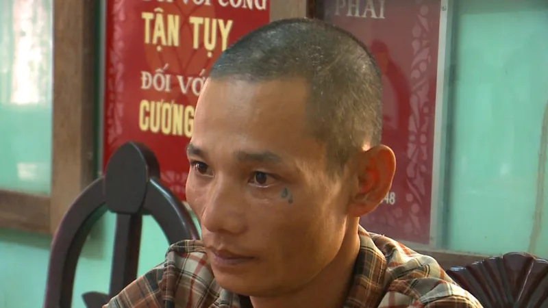 Khởi tố đối tượng chở gỗ tông bị thương chiến sĩ công an 