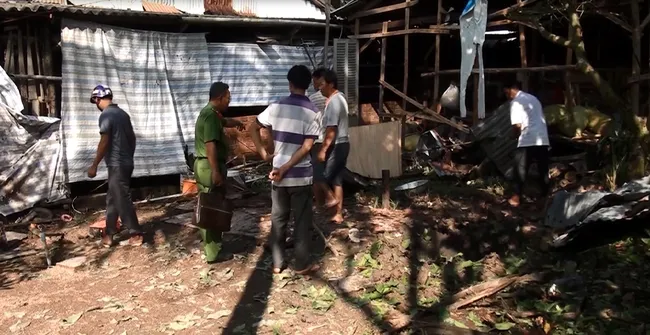 Dùng đầu đạn pháo kê làm kiềng bếp, khiến 9 người bị thương