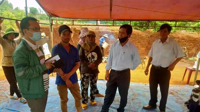 Trượt chân xuống hồ tưới cà phê, 2 anh em họ chết đuối thương tâm