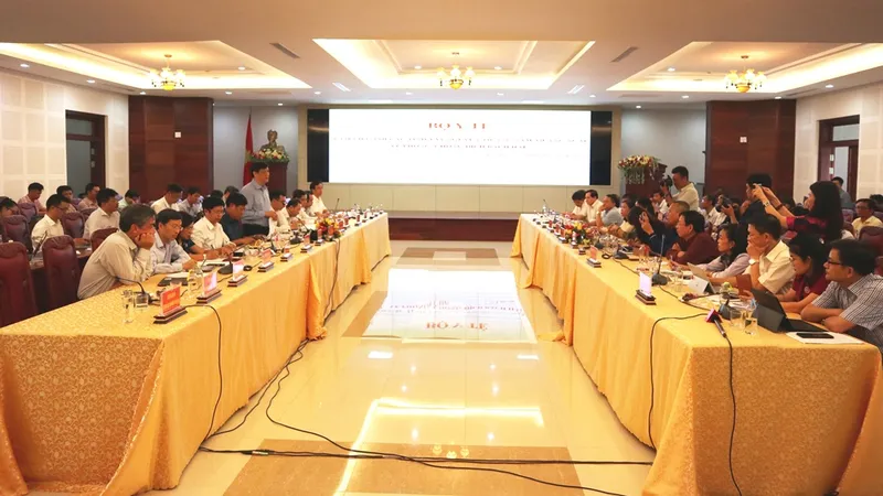 Quang ảnh buổi làm việc