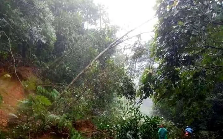 Đi qua điểm sạt lở, một người ở Kon Tum bị nước cuốn tử vong