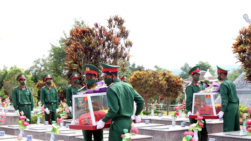 Kon Tum: Truy điệu và an táng 9 hài cốt liệt sĩ hy sinh trên đất bạn Lào