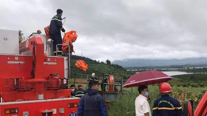 Tìm thấy thi thể 2 nạn nhân mất tích do lật thuyền ở lòng hồ thủy điện