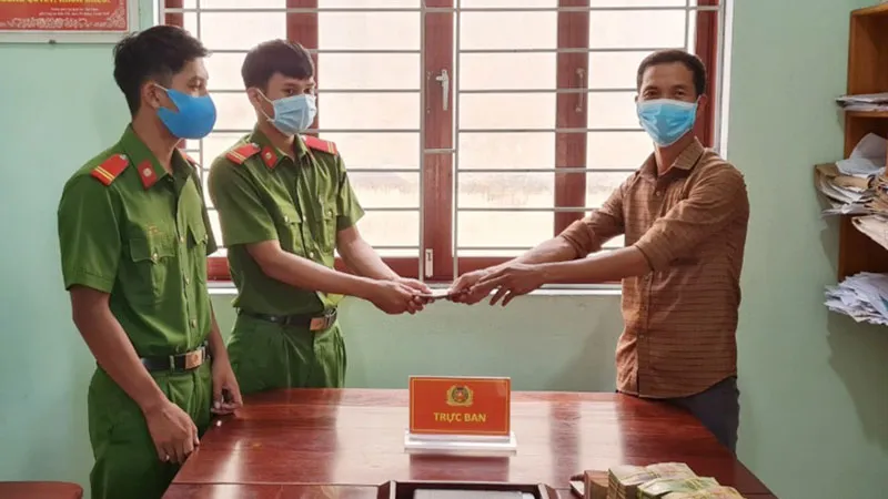 Chiến sĩ công an trả lại hơn nửa tỷ đồng cho người đánh rơi