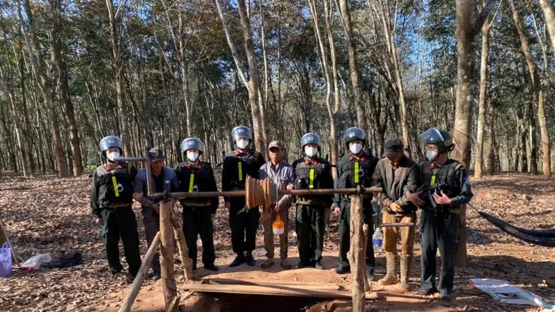 Kon Tum: Bắt giữ 3 người khai thác vàng trái phép 