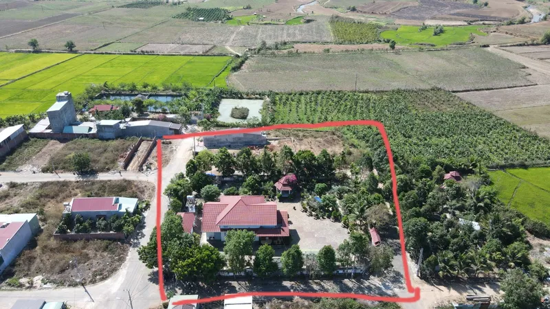 Vụ “Vợ nguyên Bí thư Thành ủy Kon Tum có mảnh đất 4 mặt tiền”: Chủ đất sướng, hàng xóm khổ