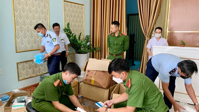 Phạt 90 triệu đồng, đình chỉ hoạt động 12 tháng đối với cơ sở thẩm mỹ hoạt động “chui” 