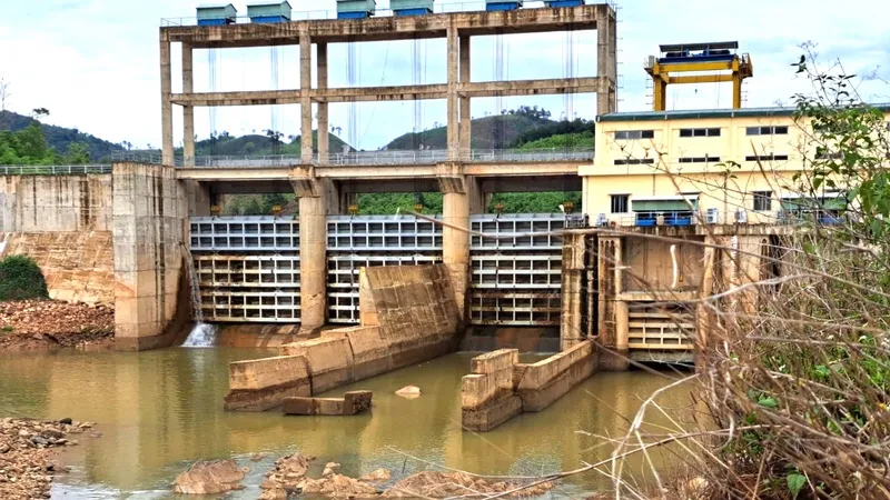 Kiểm tra thủy điện vận hành sai quy trình khiến hàng chục hộ dân khốn khổ