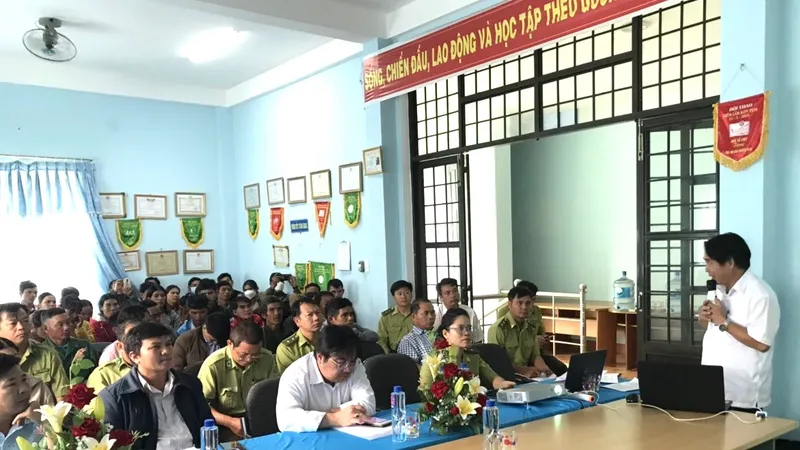 Kiểm lâm tập huấn kỹ thuật phòng trừ sâu bệnh trên “quốc bảo” Sâm Ngọc Linh