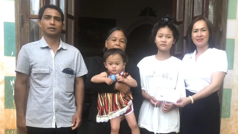 Thêm hỗ trợ cho cụ bà nuôi 3 cháu mồ côi