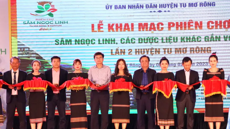 50 gian hàng tham gia phiên chợ Sâm Ngọc linh lần 2 ở Kon Tum 