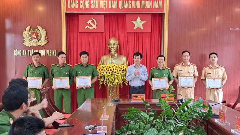 Khen thưởng lực lượng công an bắt giám đốc giết nữ kế toán ở Bình Dương 