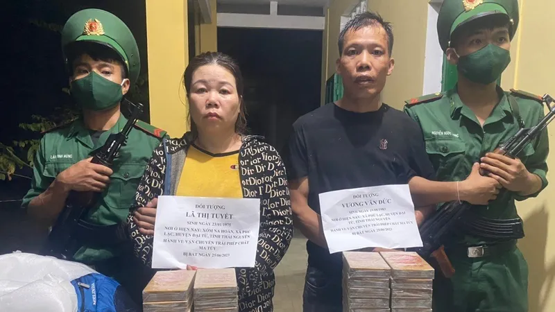 Bắt 2 đối tượng vận chuyển 34 bánh heroin ở biên giới