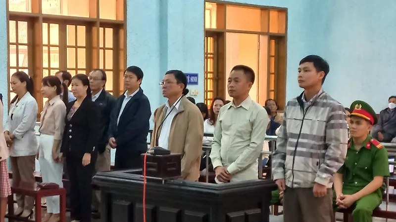 Để cấp dưới chiếm đoạt tiền ngân sách, cựu giám đốc sở bị tuyên phạt 30 tháng tù treo