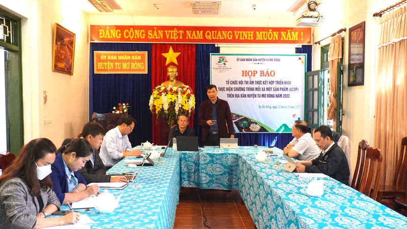 Mời đầu bếp nổi tiếng tập huấn cho người đồng bào Xơ Đăng chế biến ẩm thực từ dược liệu