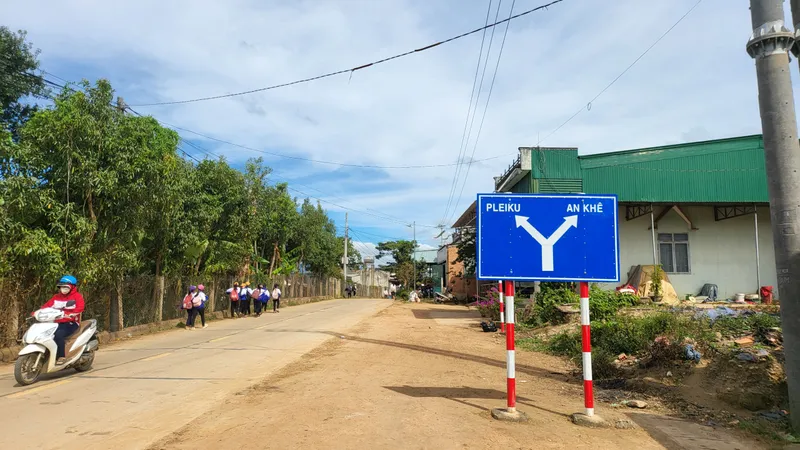 Gia Lai: Dự án đường vào làng Đê Kôn "đói" mặt bằng thi công