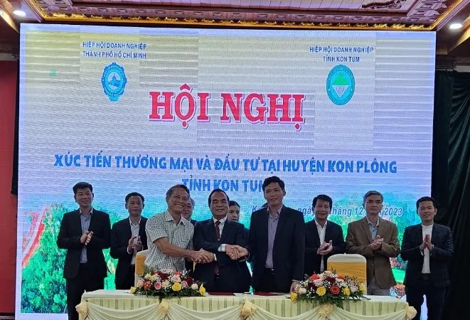 3 huyện trồng dược liệu ký kết hợp tác với nhà máy chế biến 