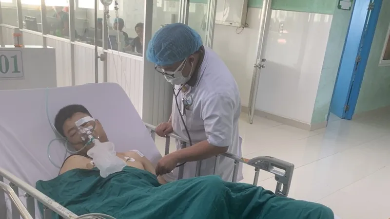 Thiếu niên không chấp hành hiệu lệnh dừng xe, tông gãy chân đại úy công an