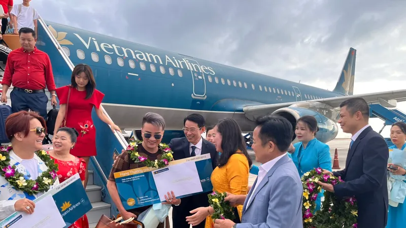 Đón chuyến bay đầu tiên xuống sân bay Cam Ranh trong năm Giáp Thìn 