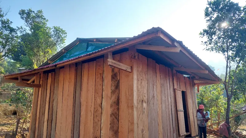 Bạn đọc Báo SGGP hỗ trợ, 2 anh em mồ côi có nhà mới