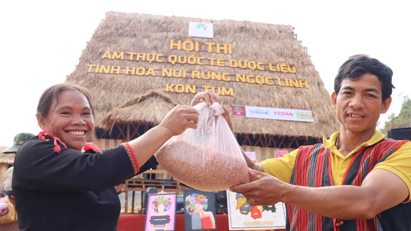 Sôi nổi hội thi giã gạo truyền thống đồng bào Xơ Đăng
