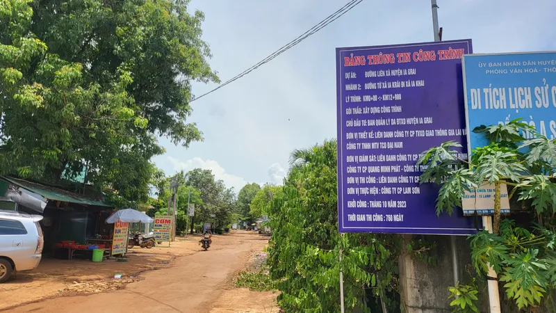Gia Lai: Dân huyện biên giới hiến đất làm đường