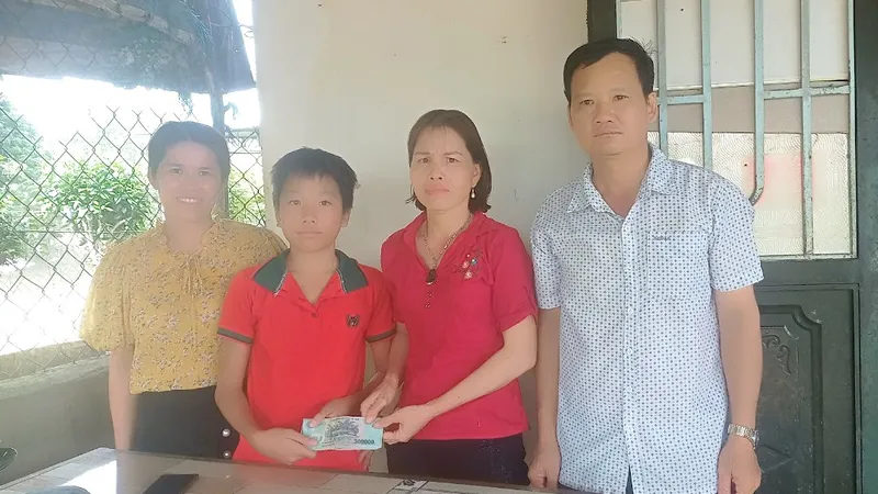 Trao 19 triệu đồng cho em Lý Quang Trung