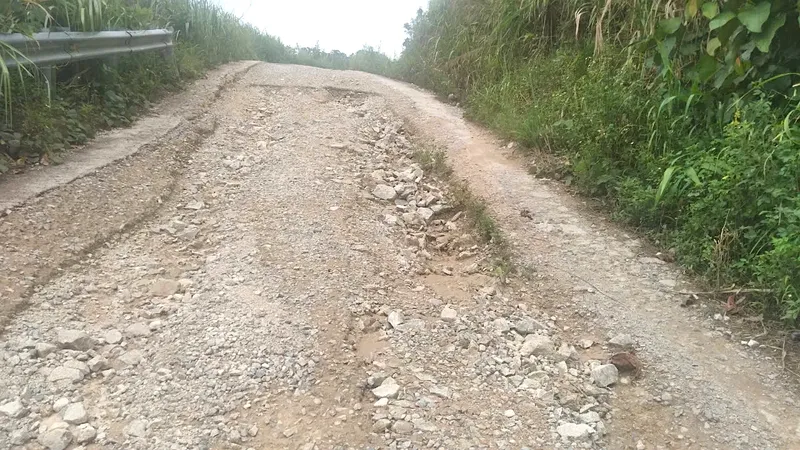 Thủy điện làm đường tránh ngập lòng hồ 10 năm chưa xong, dân khốn khổ