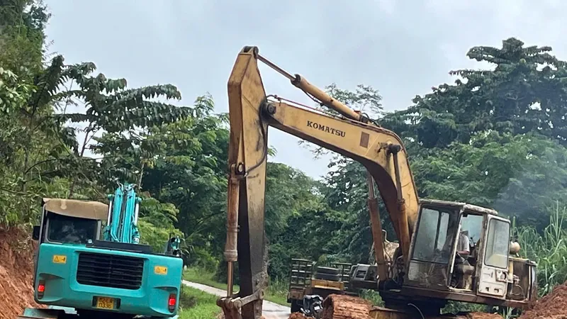 Quảng Ngãi: Khắc phục sạt lở trên Tỉnh lộ 674, nối lại giao thông xã biên giới
