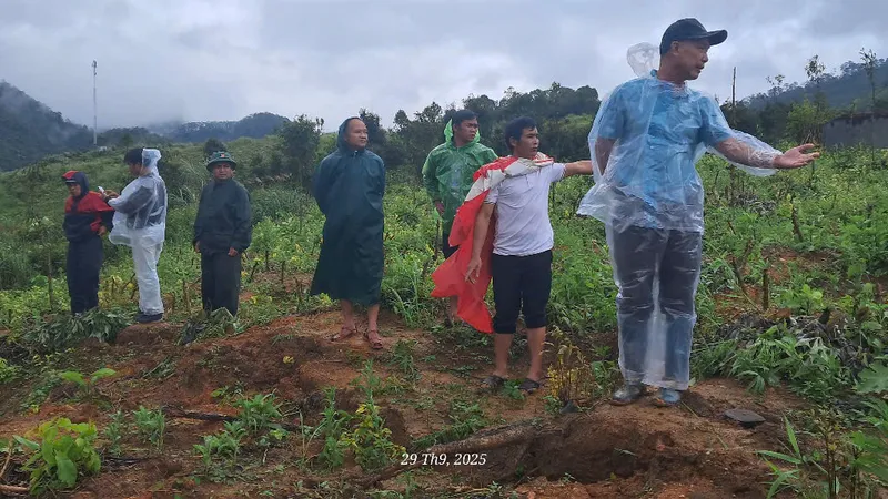 Vụ “Đồi núi rạn nứt, uy hiếp người dân”: Đề xuất hạ taluy ngăn sạt lở 