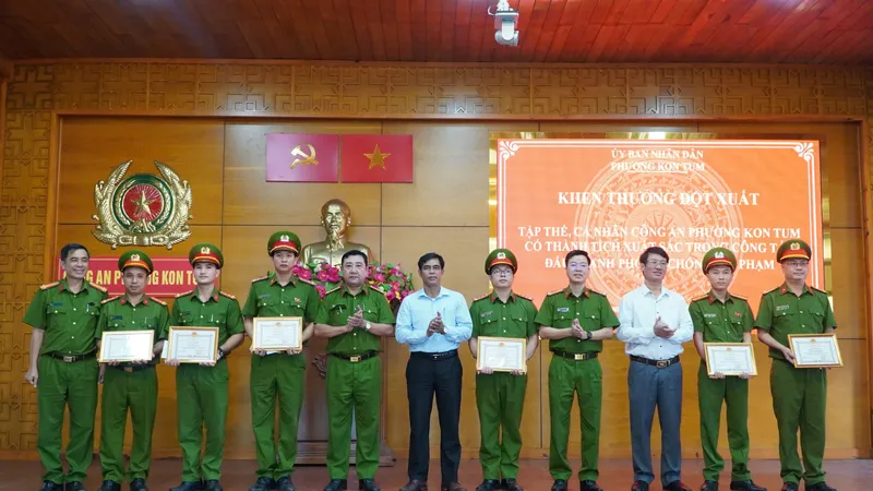 Vụ bắt băng nhóm cắt trộm dây cáp điện ở Quảng Ngãi: Khen thưởng tập thể công an phường Kon Tum