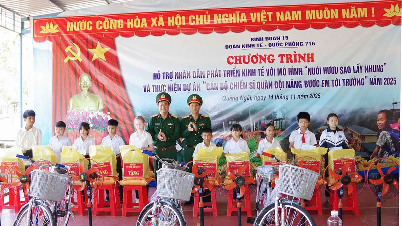 Quảng Ngãi: Tặng 36 con hươu giống giúp hộ nghèo phát triển kinh tế 