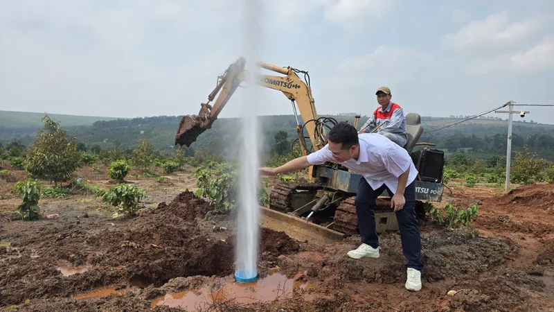 Gia Lai: Khoan sâu 160m, giếng tự phun hỗn hợp khí và nước