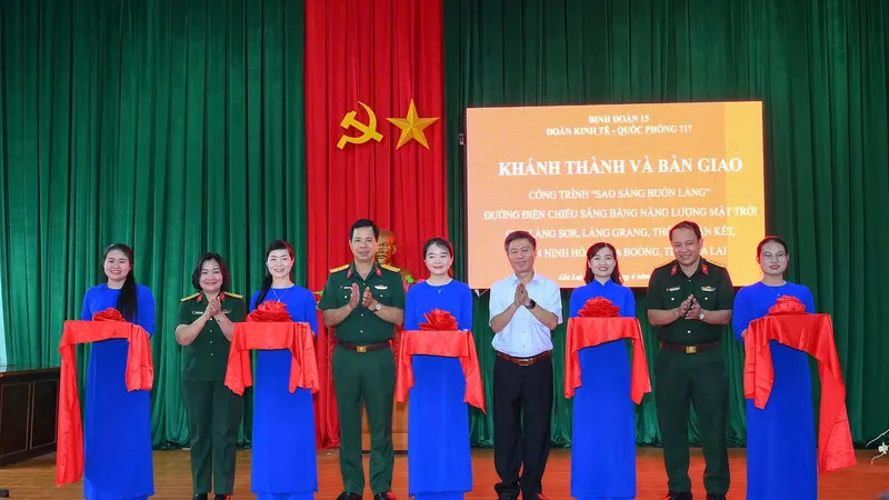Gia Lai: Khánh thành hệ thống đèn đường điện mặt trời vùng biên dài 5,8km