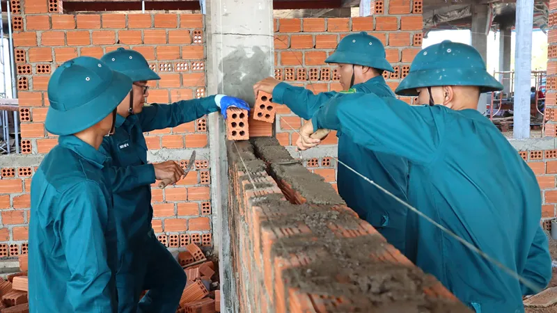 Bộ Chỉ huy quân sự tỉnh Gia Lai hỗ trợ xây dựng trường nội trú biên giới