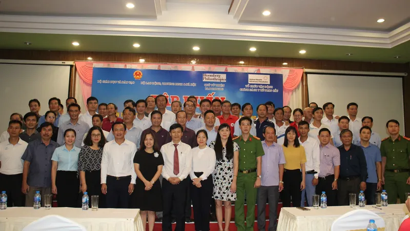 Lãnh đạo và Đại diện 63 trưởng đoàn sở GD-ĐT tham gia tập huấn