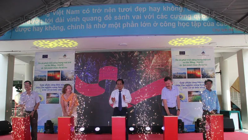 Lễ cắt băng khánh thành