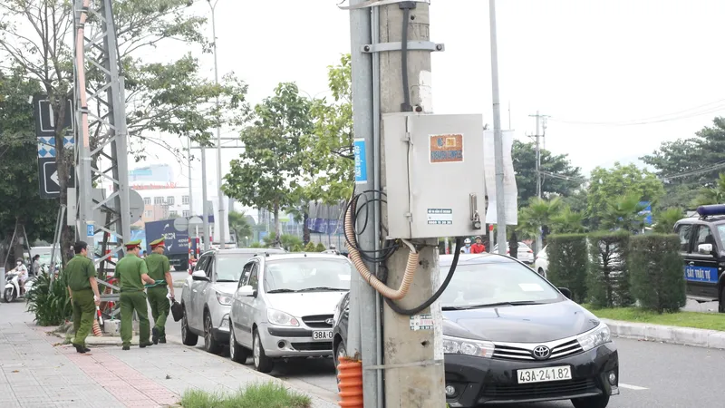 Phòng Cảnh sát Quản lý Hành chính về TTXH (Công An Thành Phố Đà Nẵng) tổ chức tuần tra và xử lý các phương tiện vi phạm 